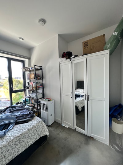 Double Room with Private Bathroom in Modern 2 Bed  Main Photo