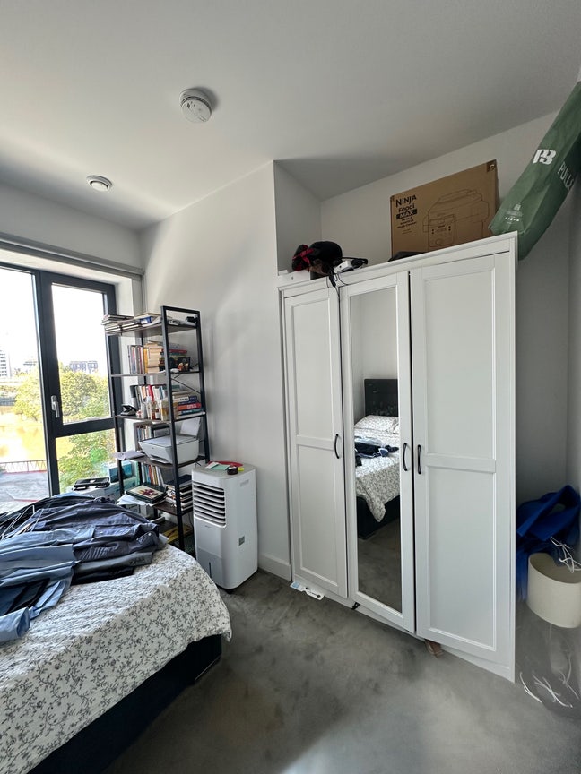 Double Room with Private Bathroom in Modern 2 Bed  Main Photo