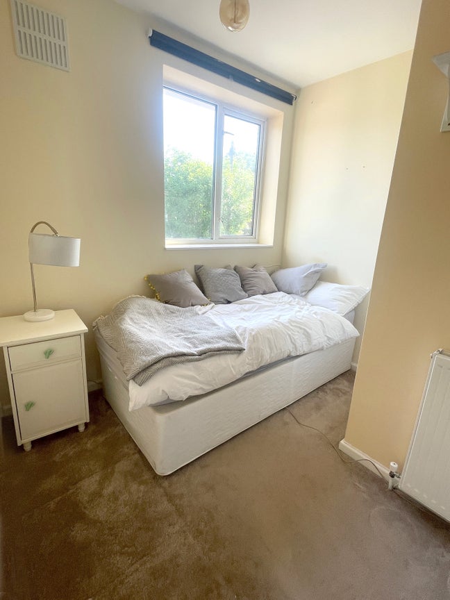 Single Room in Shared House | Central Weybridge Main Photo