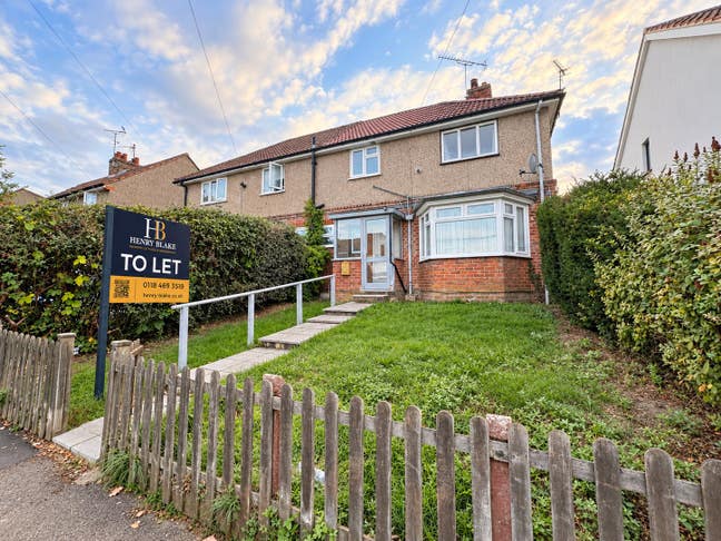 Close to Tilehurst Railway Station Main Photo