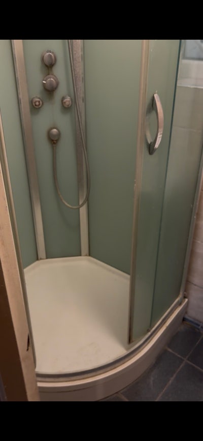 Fully Furnished 1 Bedroom Self Contained Rear Flat Main Photo