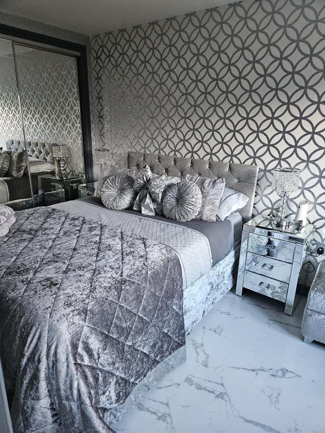 Large enough suite room for rent newly refurbished Main Photo