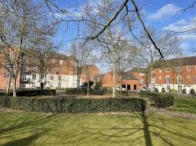Stunning Apartment with 3 Double Bedrooms Main Photo