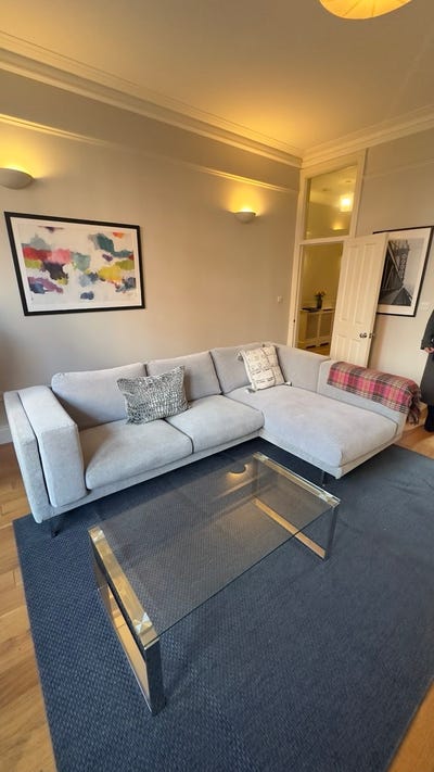 Beautiful double room in a cosy Chelsea flat Main Photo