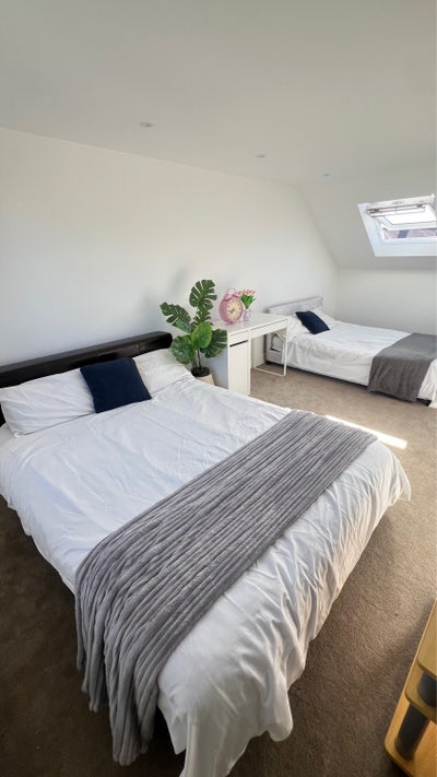✨ Spacious Room for Rent – Romford Area ✨ Main Photo