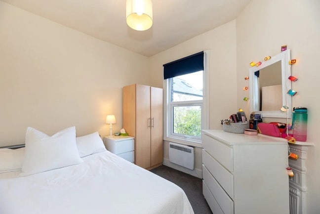 Lovely double bedroom  Main Photo