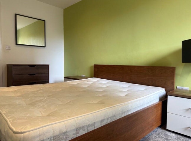 Double room available near Leeds City Center Main Photo