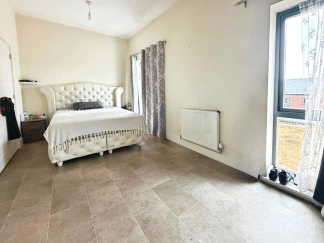 Double room available now Main Photo