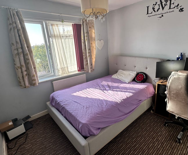 Double bed Room available in seaford  Main Photo