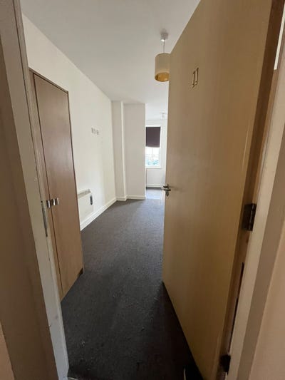 Studio Apartment in Central Bradford Main Photo