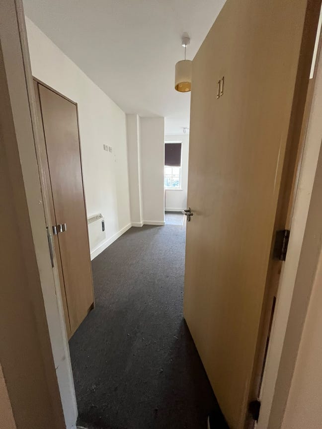 Studio Apartment in Central Bradford Main Photo