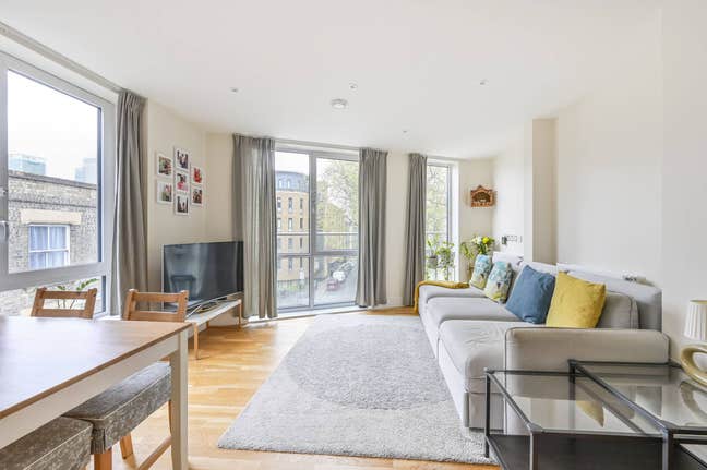 Canary Wharf and City- 2 Bed 2 Bath Main Photo