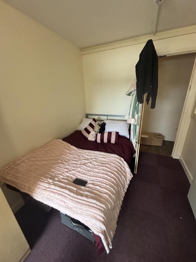 Tenancy Takeover JL Gold Room Frederick Road Campu Main Photo