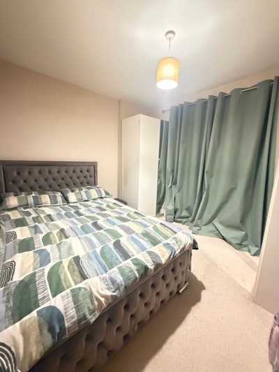 Room available for a Female Main Photo