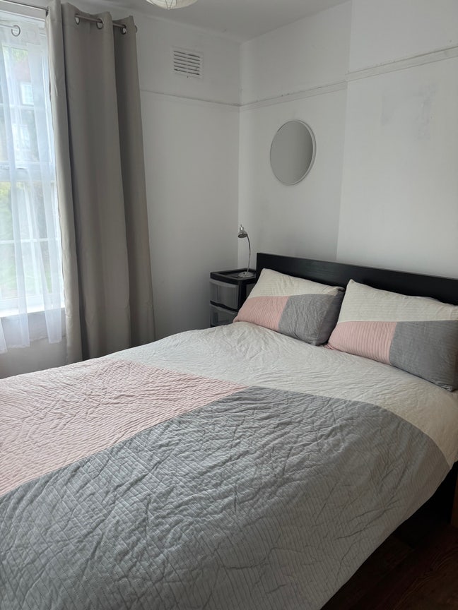 Spacious Double Bedroom for Rent-Bills Included Main Photo