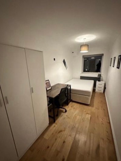 Cosy Double Room In E14 | Limehouse | 31st Oct Main Photo