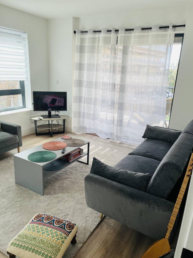 Brand-New Fully Furnished One-Bedroom Flat – KT1 Main Photo