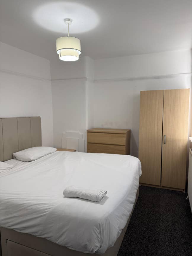 Large Room in Shared house Main Photo