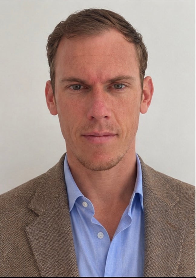 Friendly, respectful professional seeking a room i Main Photo