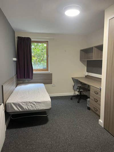 LSE Lilian Knowles House Find a replacement tenant Main Photo