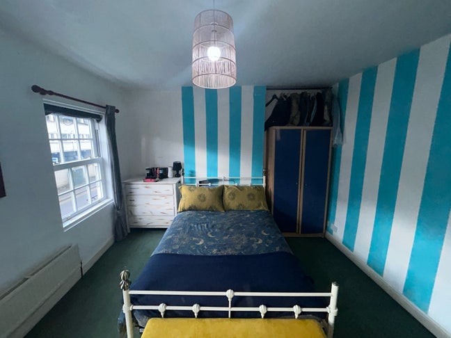 Double Room-Short Term Let- Available Now Main Photo