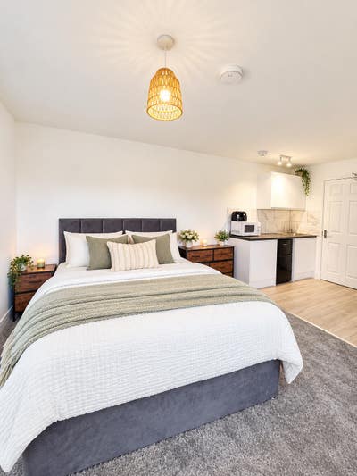 Spacious En-Suite Studio in Norburn Main Photo