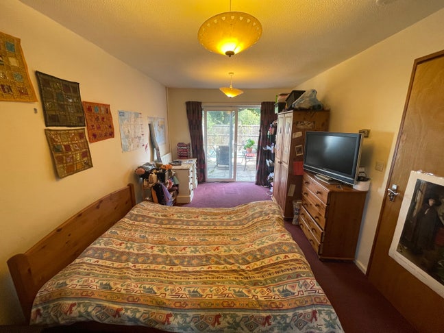 Ground Floor Double Room with Direct Garden Access Main Photo