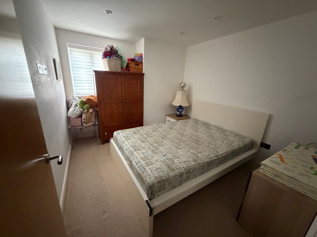 🏡 Spacious Double Room Available for Rent Main Photo