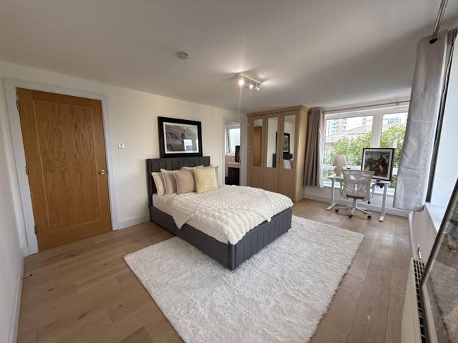 2 Rooms Available | Bartholomew Court, E14 2DW |  Main Photo