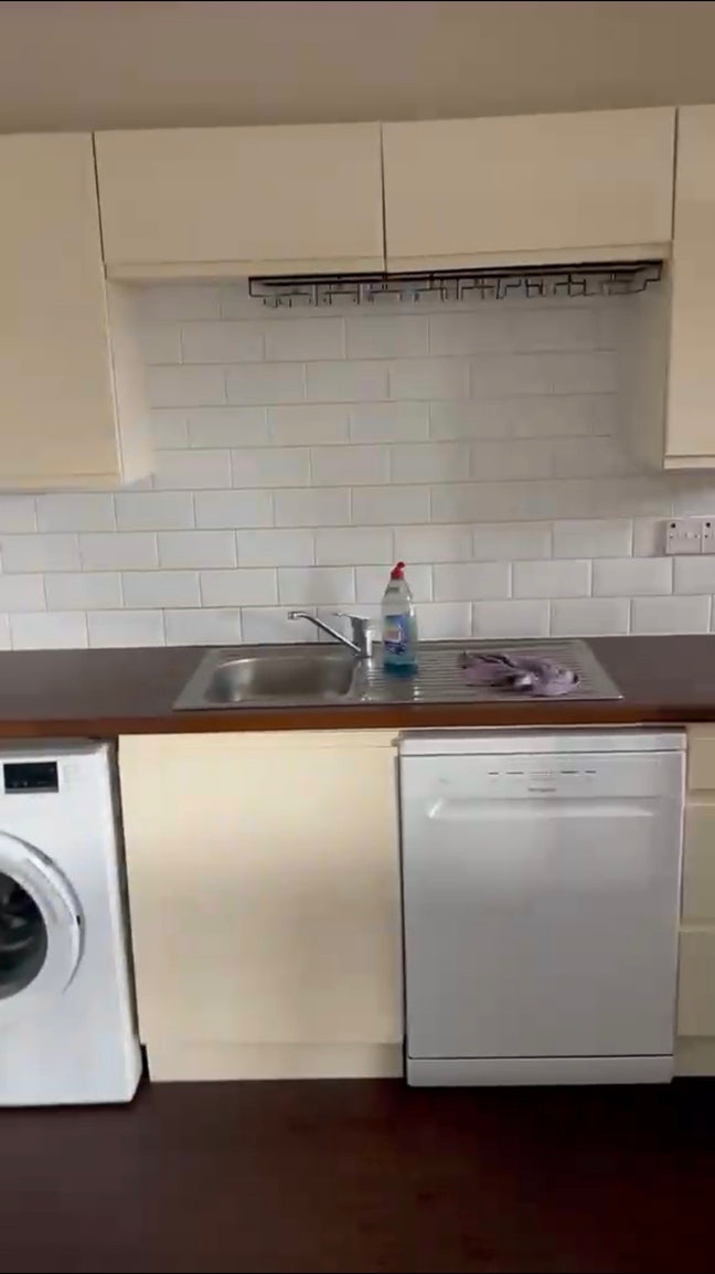 Fantastic 2-Bed Apt at Chad Square UOB QE Profs Main Photo
