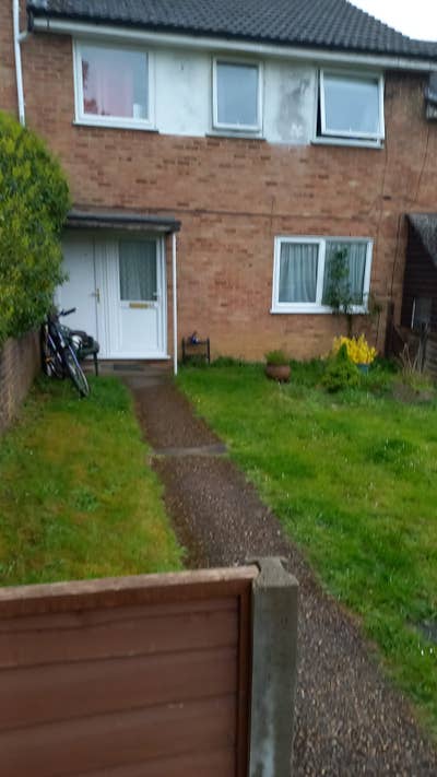 61 South Hurst, Whitehill, Hants. GU35 9DP Main Photo