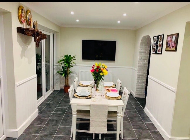 Fully furnished Double bedroom Available  Main Photo