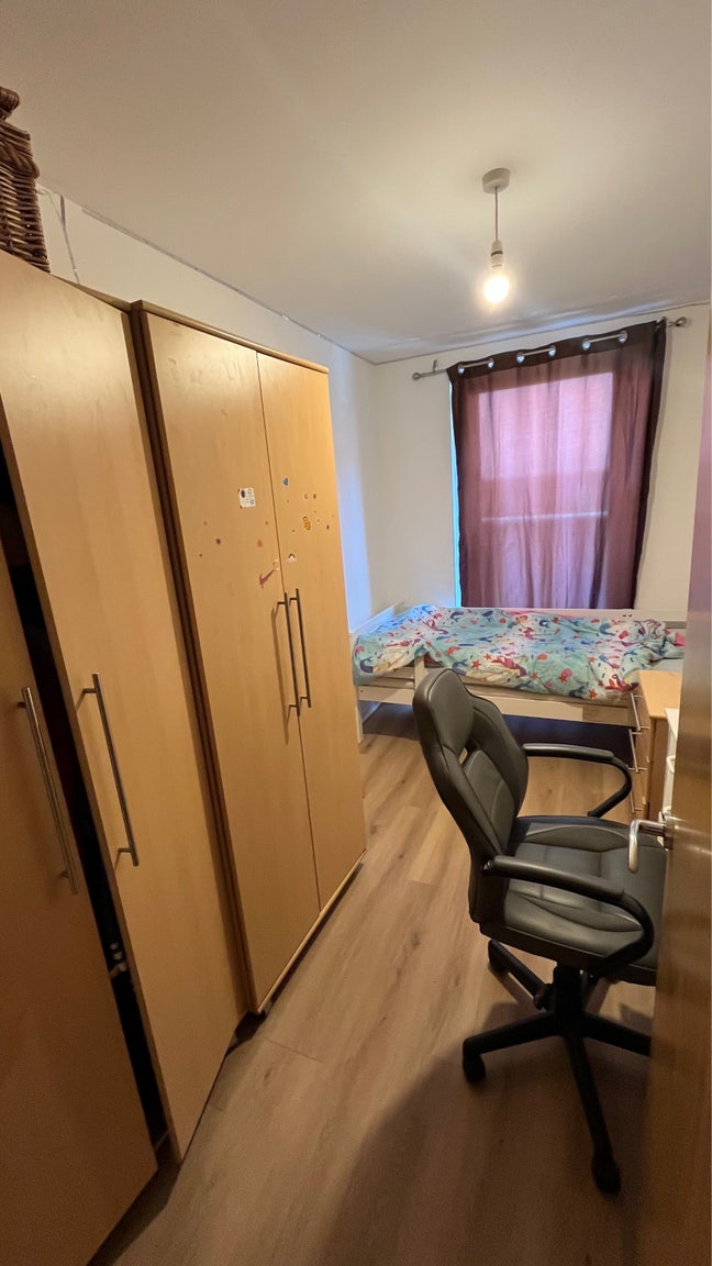 Single room available  Main Photo
