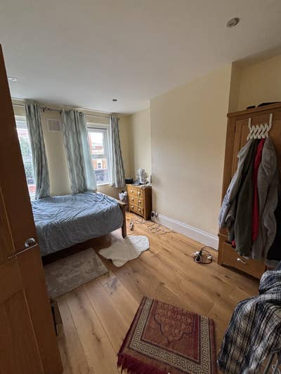 Sizeable room in a beautiful apartment Main Photo
