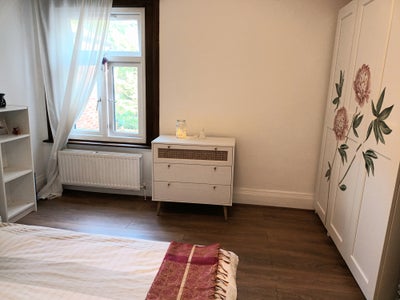 Charming room in great location Main Photo