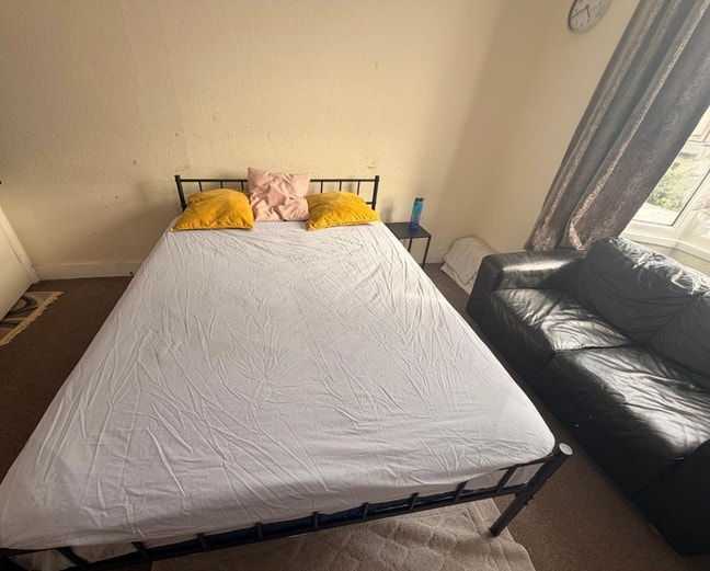 Double bedroom for rent for two girls  Main Photo