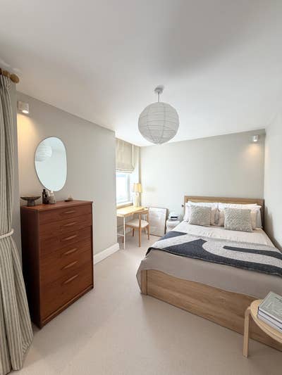 Big bright double + private bathroom (bills incl) Main Photo