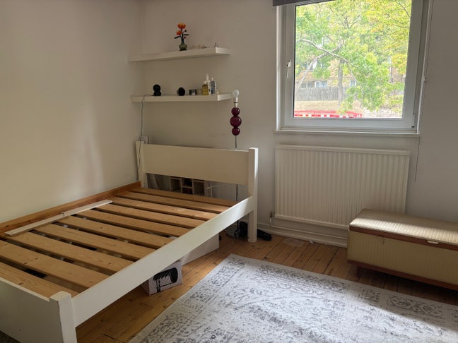 Large bedroom in Archway Main Photo