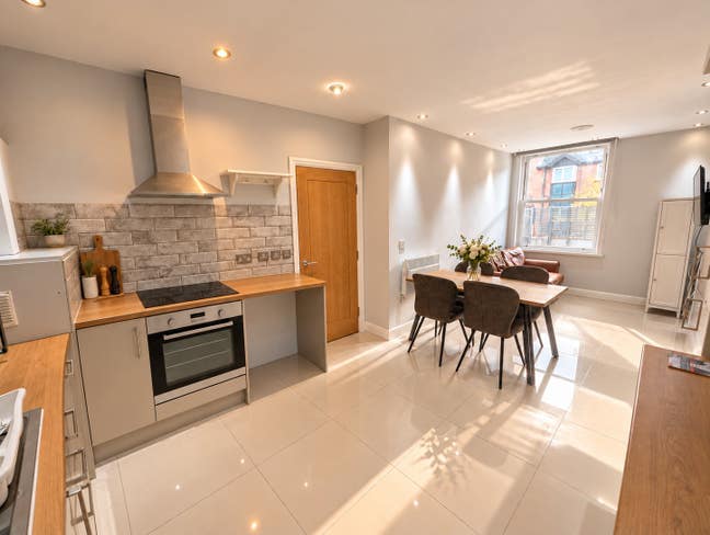 Modern spacious Apartment located in Pontcanna  Main Photo