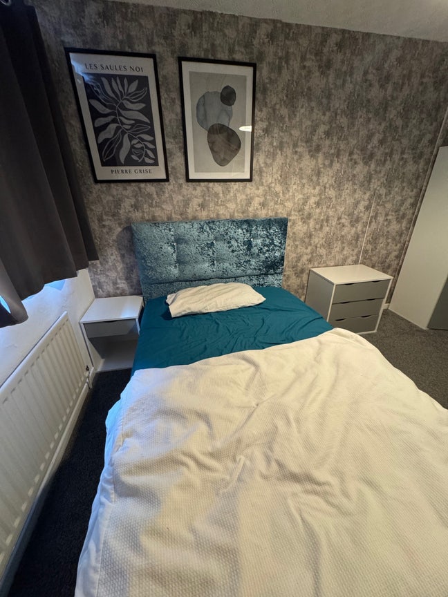 Two Rooms Available  Main Photo