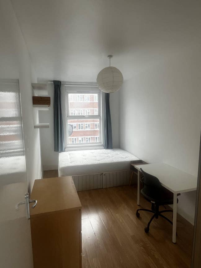 Double Room Available in 2 Bed Flat in Brixton Main Photo