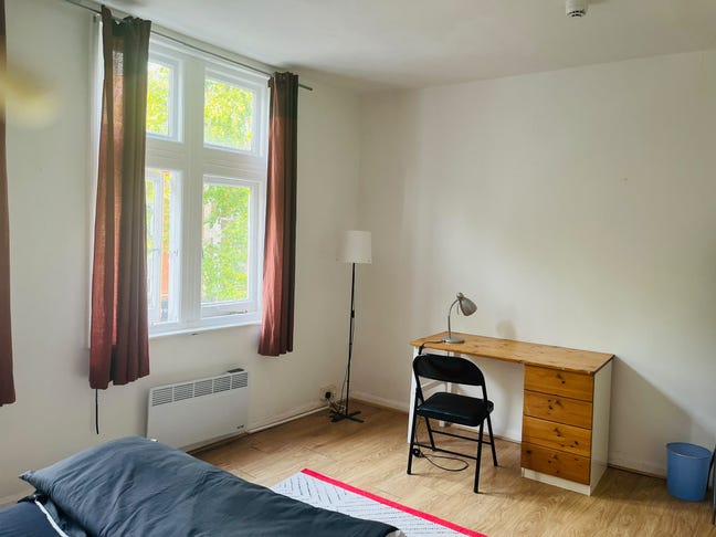 Double Room to Rent – Chiswick High Road, W4 2ED  Main Photo