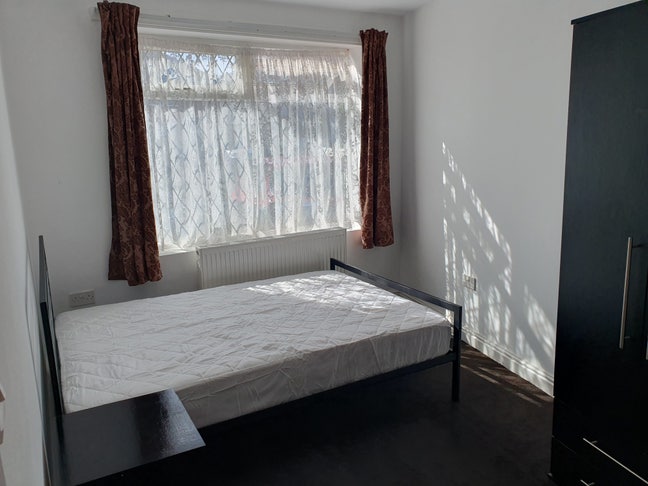 Furnished Double Bedroom Main Photo