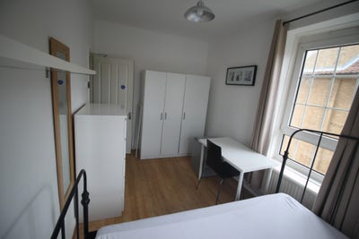 Bright Double Room 2 Minutes from Westferry DL Main Photo