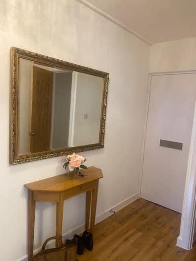 Newly Renovated 2-Bed Seafront Flat – Central Marg Main Photo