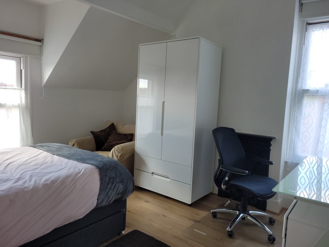 Large double room in spacious house - Beeston Main Photo