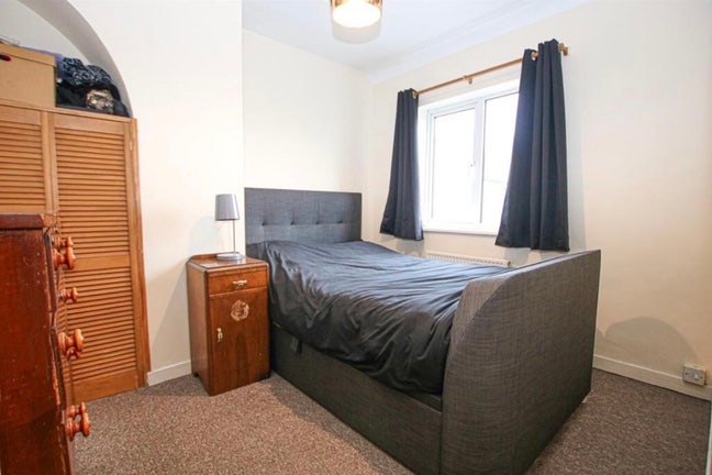 Double room available in newmarket Main Photo