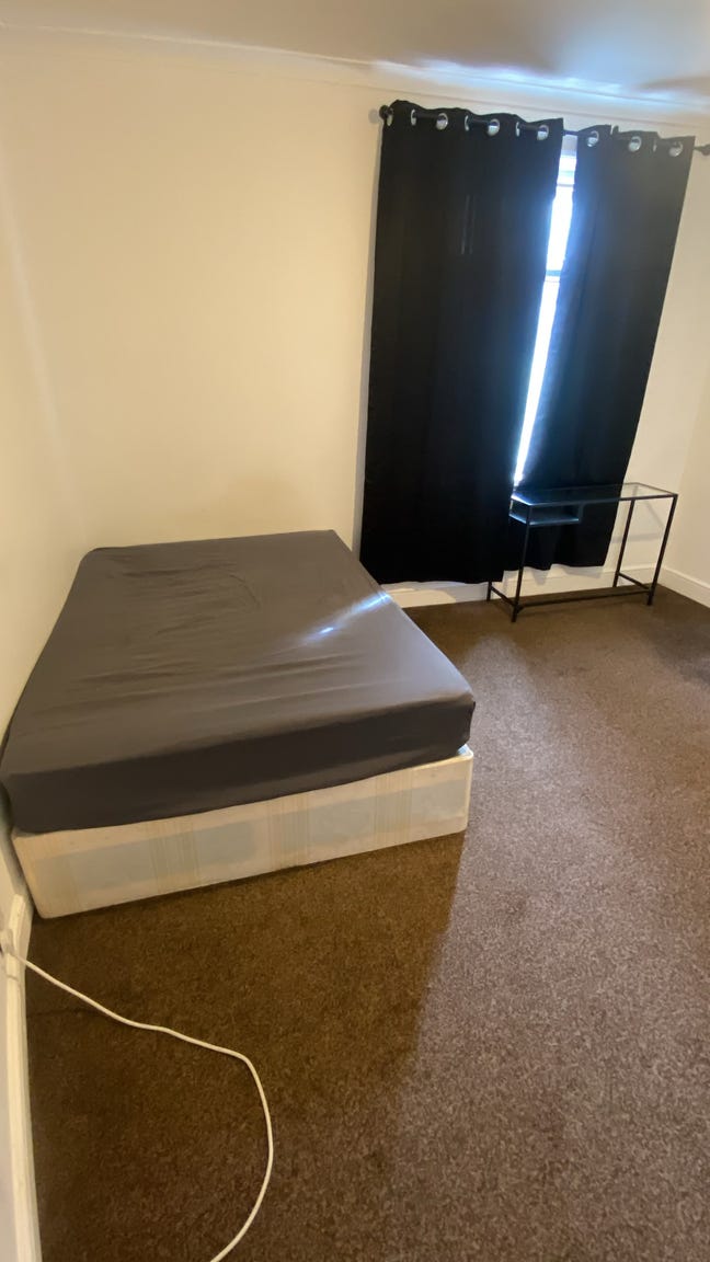 Furnished Double Room IG1 4TT Main Photo