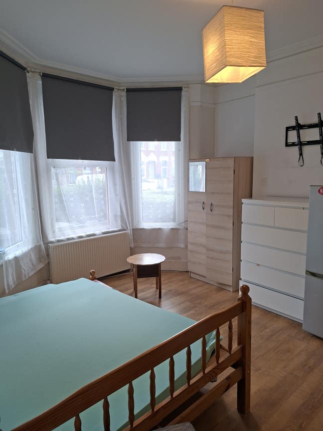 Large double room Turnpike Lane N22 Main Photo