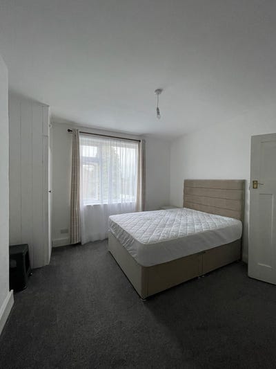 Double bedroom for rent in Birstall  Main Photo